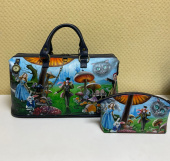 Комплект: кожаный саквояж и косметичка с рисунком ручной работы «Алиса»