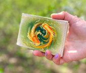 Светлый кошелек из натуральной кожи "Клевер и рыбки"