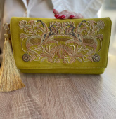 Вечерний замшевый клатч с цветочной вышивкой  "Букет"