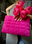 Женский клатч из натуральной замши в цвете фуксия с квадратной строчкой