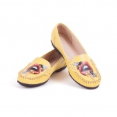 Яркие мокасины с рисунком "Мед по губам"