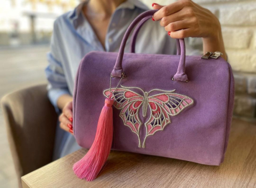 Женская сумка из замши с вышивкой "Бабочка" фото