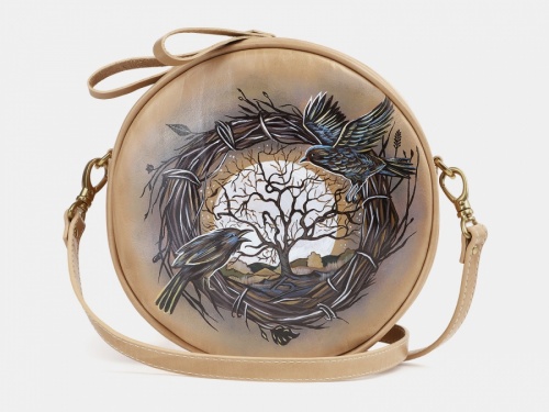Круглая сумка из кожи "Вороны" с рисунком, принтом, росписью фото
