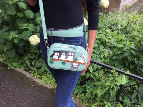 Женская сумка на плечо и на пояс с аппликацией "Совушки" фото фото 2