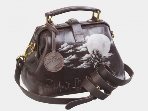 Женская сумка-саквояж "Ведьма над городом" с рисунком, росписью, принтом - фото фото 3