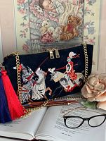 Сумочка клатч замшевая женская с вышивкой Рыцари  Купить сумку на цепочке в Москве и СПб
