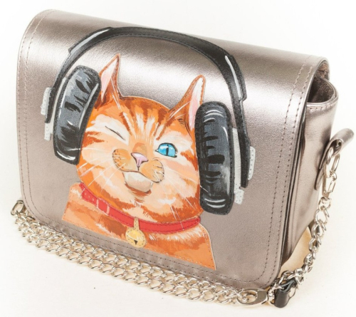 Кожаная аппликация на сумке "Кот в наушниках" фото