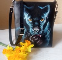 Женская сумка на ремне с росписью "Черная пантера" фото