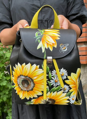 Женский кожаный рюкзак с рисунком "Два кота среди черных роз" - фото фото 3
