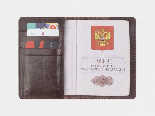 Кожаная обложка для паспорта с рисунком "Енот" фото фото 3