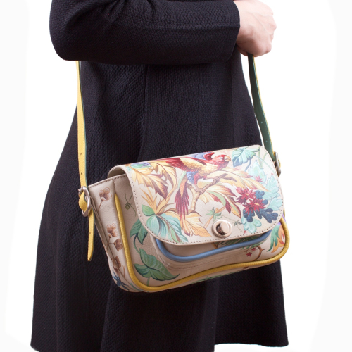 Женская кожаная сумка через плечо с рисунком ручной работы "Бабочки" — кросс боди ручной работы с принтом фото 6