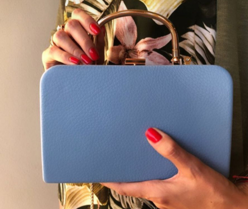 Каркасная кожаная сумка клатч ручной работы в лазурном оттенке с цепочкой — кросс боди с принтом на заказ фото 2