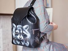 Кожаный рюкзак с рисунком акрилом "Енотик" фото